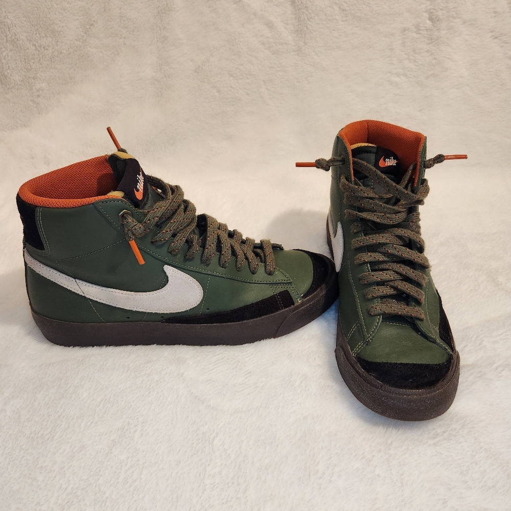 Nike Vintage '77 Mid Olive Green Trainers